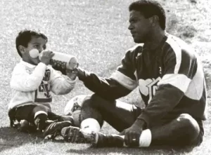 It is obvious that Mazinho and Thiago do share a great bond.