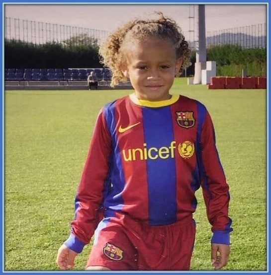 A beautiful Childhood photo of the Dutch midfielder.