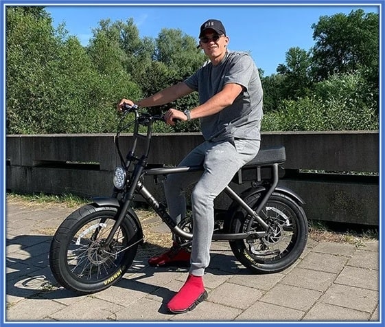 Asides from having cars, the Dutch defender also loves riding bikes.