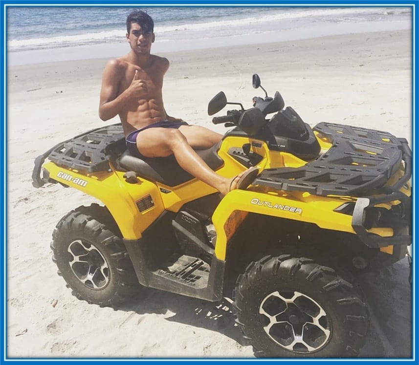 The Brazilian takes a photo with a Can-Am Outlander L 450 570 XT front bumper.
