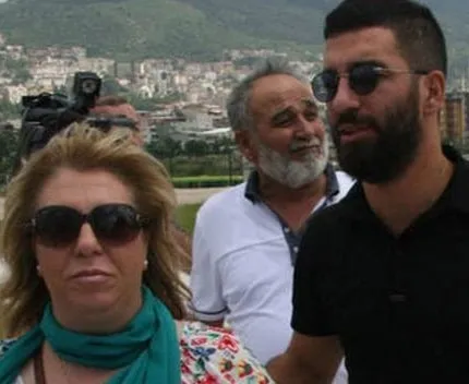 Arda Turan takes a tour with his parents.