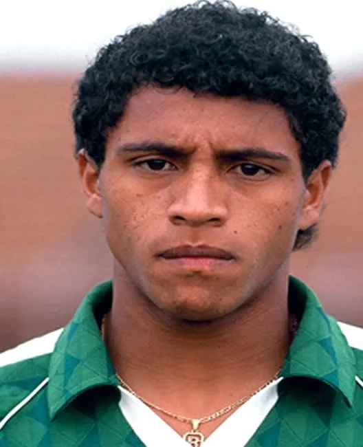 The Early footballing years of Roberto Carlos.