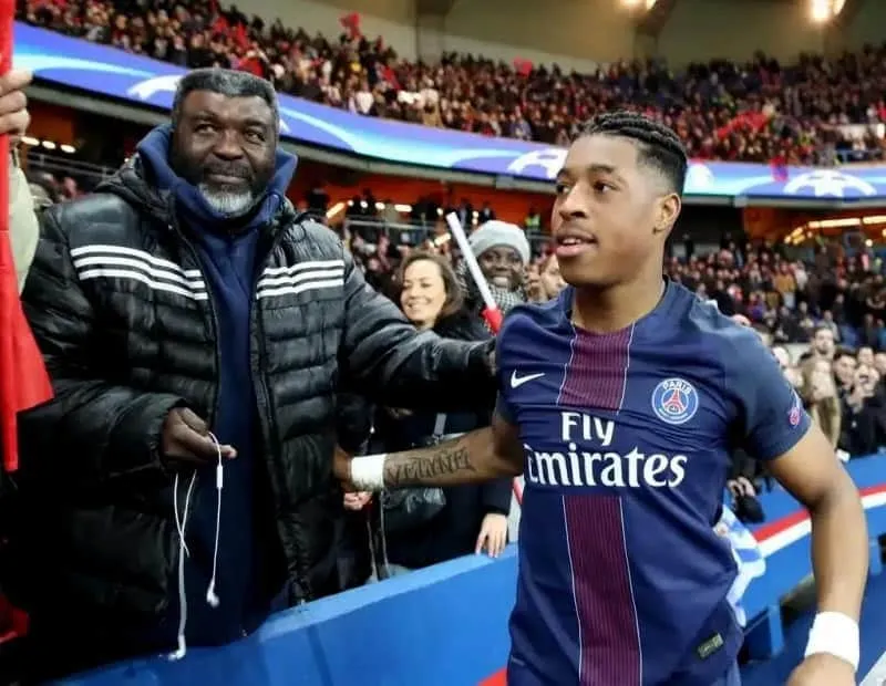 Presnel Kimpembe meets his Dad during a PSG match.