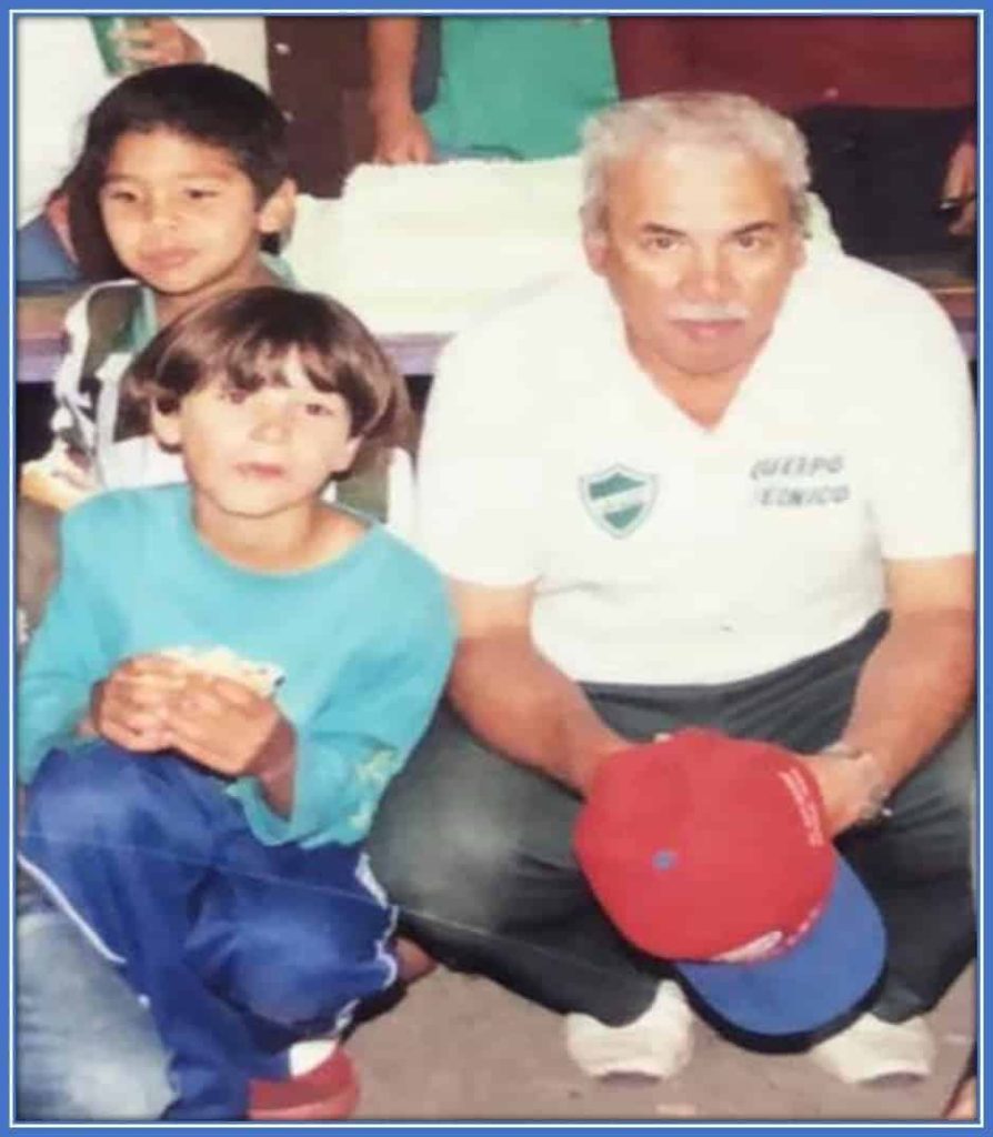 A rare photo of Darwin Nunez's Early Years with his coach and mentor.