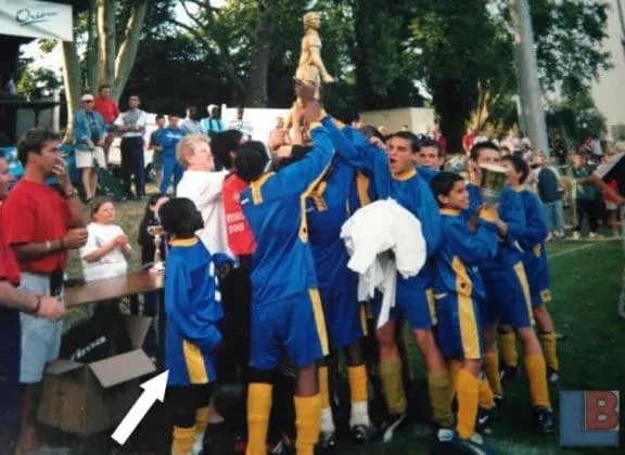 So humble right from childhood. Kante helped them win the cup BUT kept away from it while his teammates celebrated. He was the smallest among giant kids.