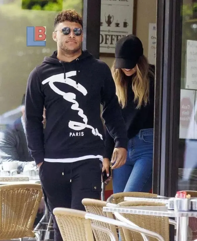 Alex Oxlade Chamberlain and his Girlfriend goes out together.