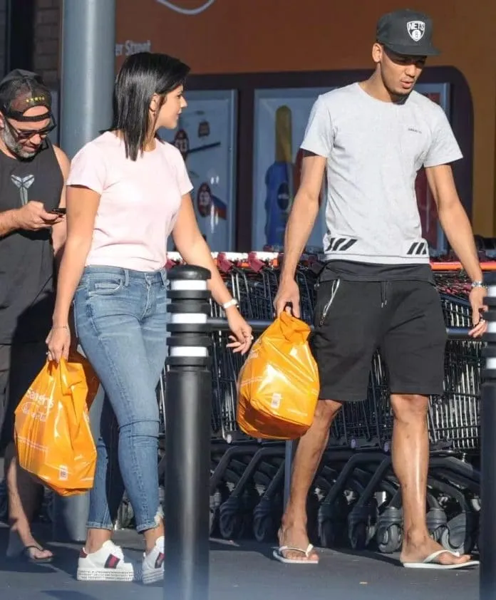 Rebeca Tavares and Fabinho were on their way back from shopping.