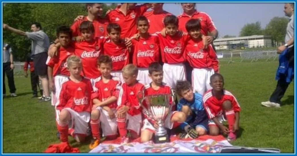 Can you spot Fabio Carvalho?... He is the first person standing, left alongside Paulo Bernardo, his best friend at the Benfica academy.