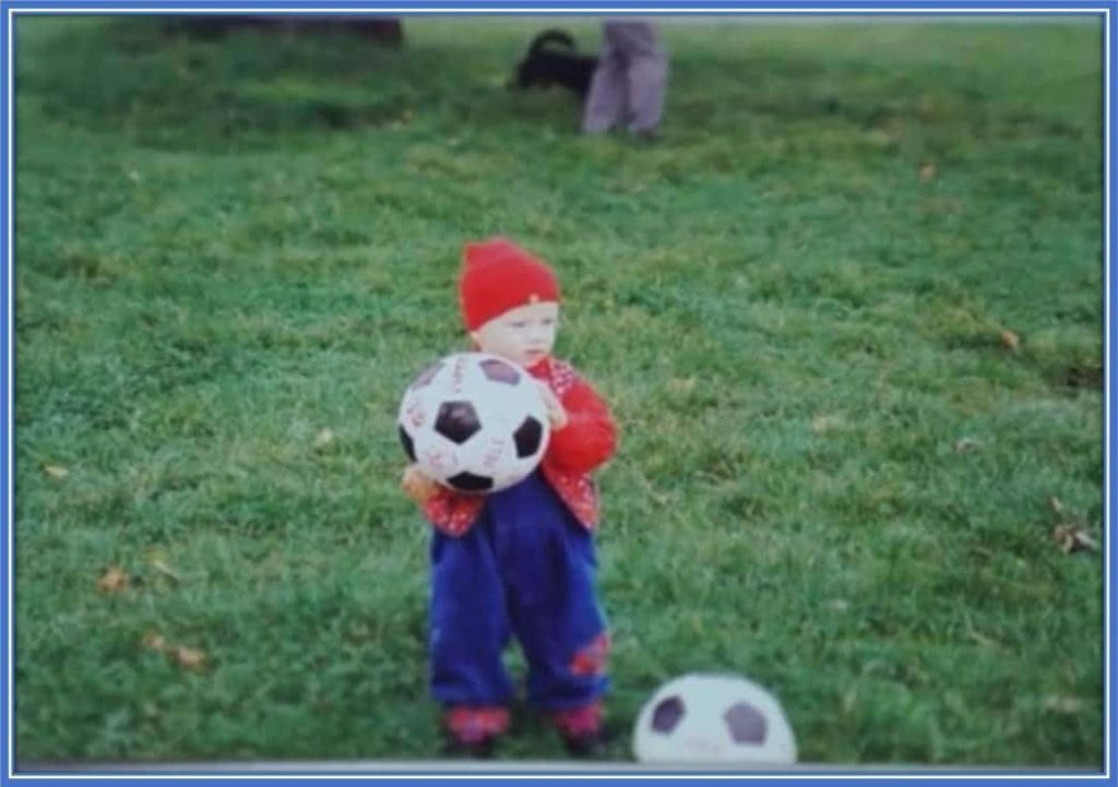 From an early age, Piotr Zieliński's parents supported his football passion. In fact, the soccer ball was a natural extension of his hands and feet.