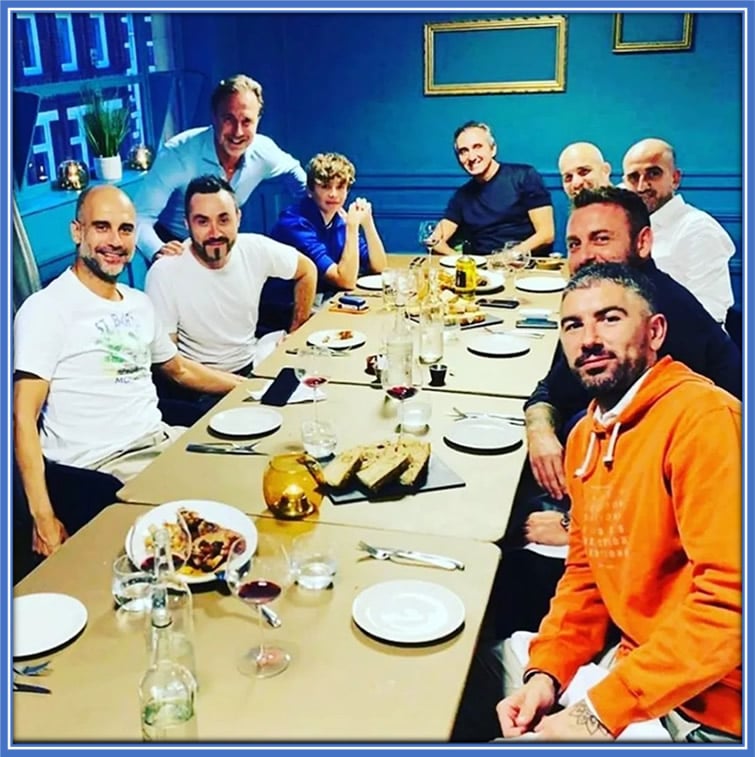 Contrary to popular belief, these football masterminds often share meals, good wine, and lively conversation together. Credit: Instagram/dezerbismo.