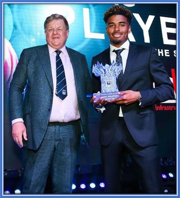 Excelling in his temporary home, the young star earned the 2021–2022 Young Talent of the Season award.