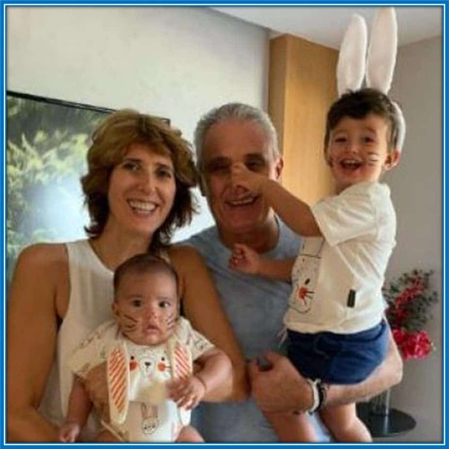 A family photo of Tite, his wife, Rosmari Rizzi Bachi and children.