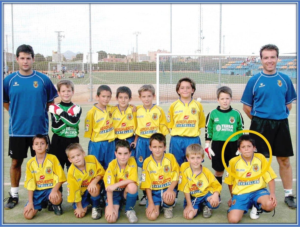 The good old early years as a footballer. Young Pablo is circled yellow.