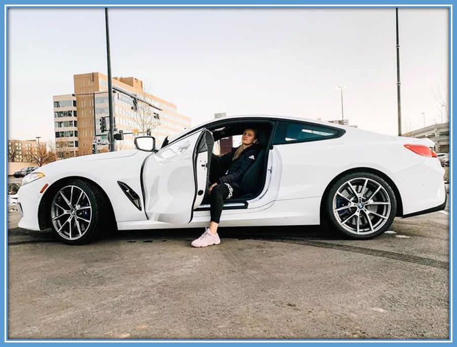 Lindsey enjoying her BMW. Source: Instagram@lindseyhoran10
