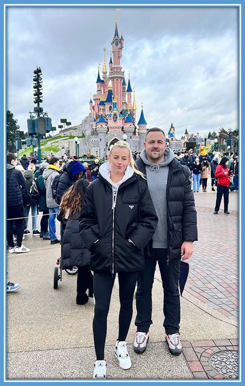 Chloe and her boyfriend Scott embrace the joy and enchantment of Disneyland Paris, creating unforgettable memories filled with laughter and happiness. Image: Instagram/Chloekelly