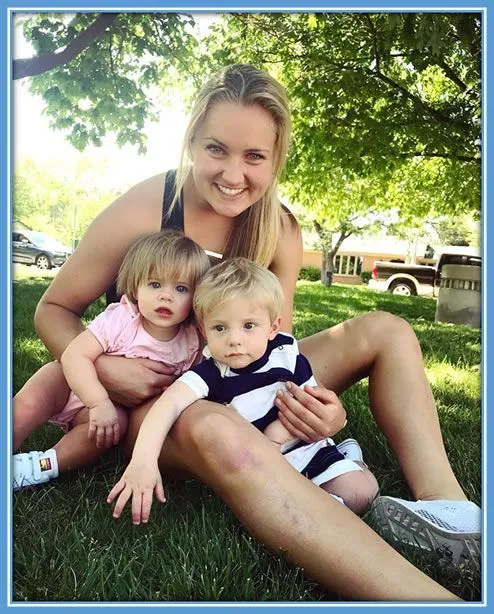 Lindsey and her niece and nephew. Source: Instagram@lindseyhoran10