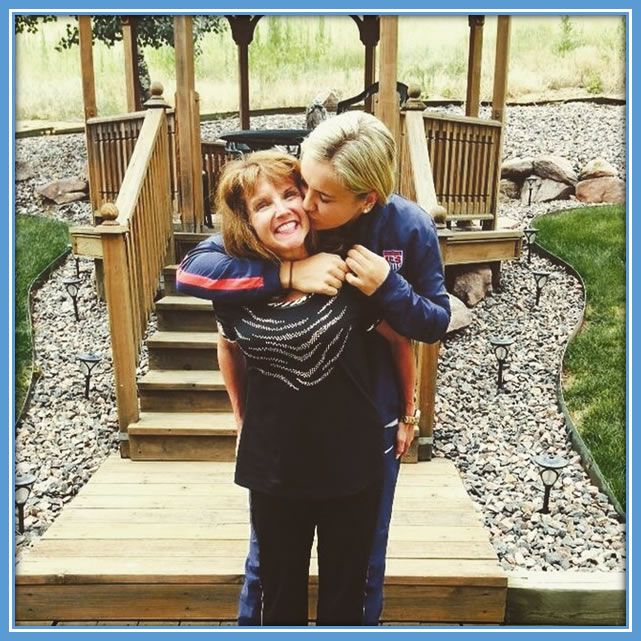 Lindsey and her mother Linda. Source:Instagram@lindseyhoran10