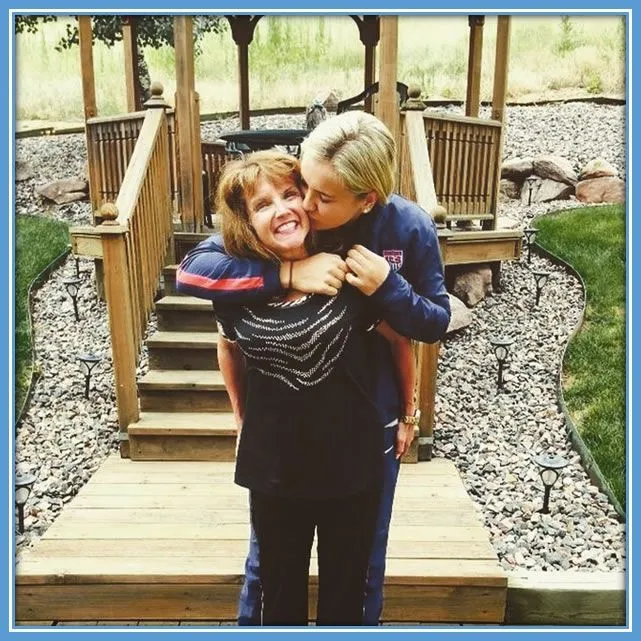 Lindsey and her mother Linda. Source:Instagram@lindseyhoran10
