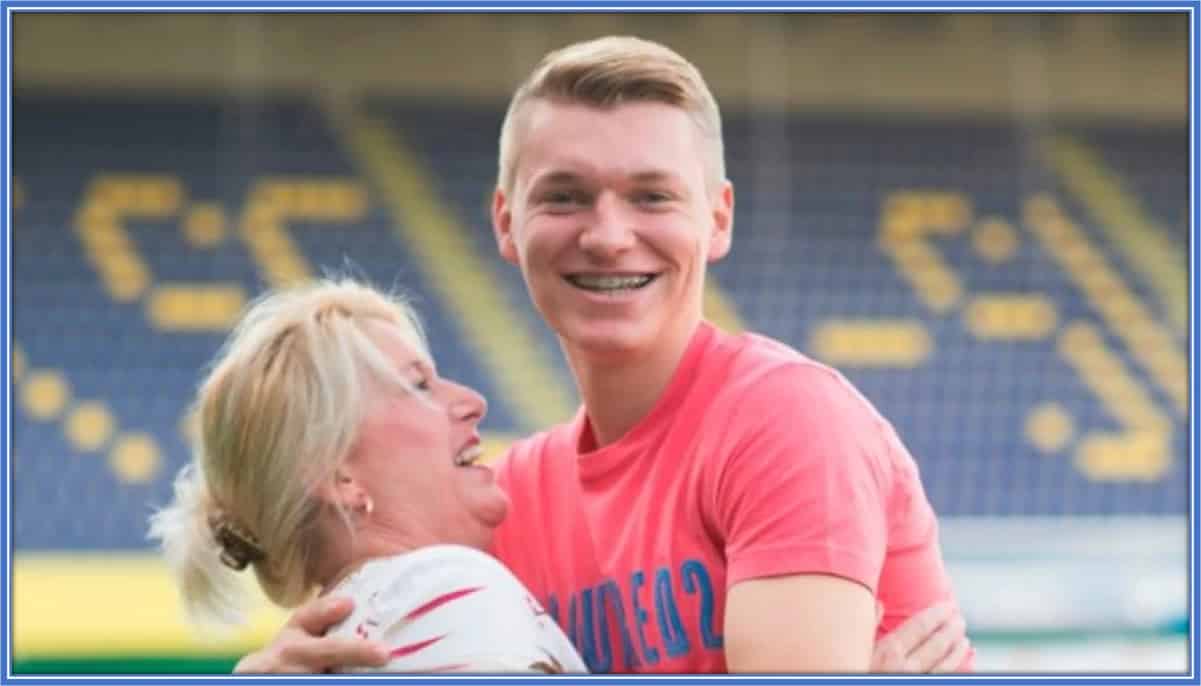 A strong bond exists between Perr Schuurs and his Mother.