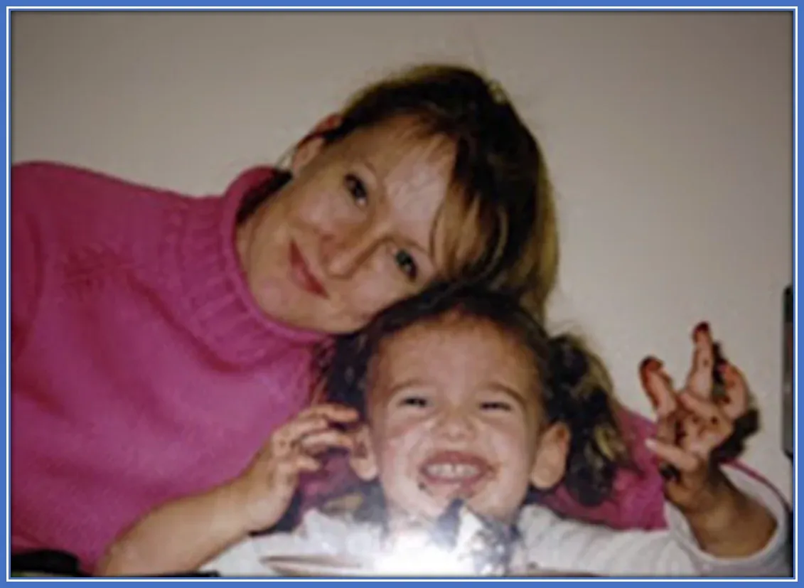 An early childhood photo of Ashleigh Plumptre with her biological mother.