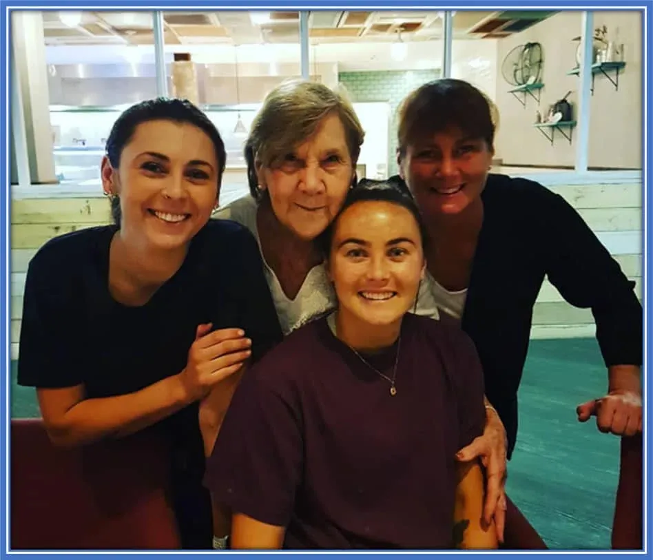 Let's introduce you to the Foord family. Starting from the left, we have Jamie Foord, then their grandmother, followed by her mother, Simone Foord. Standing in the front is the soccer star herself, Caitlin Foord. Credit: Instagram/sfoord17.
