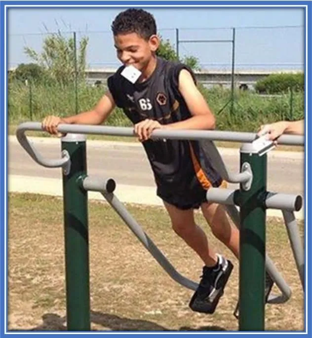 This photo of a young Gibbs-White was taken at the dawn of 2010 (the beginning of the last decade). Witnessing his incredible growth and progress over the years is truly inspiring.