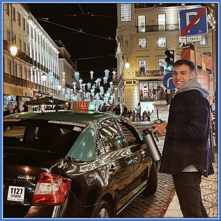 A Different Kind of Drive: Ugarte, the down-to-earth football star who, unlike his contemporaries, opts for taxis over luxury cars, emphasizing simplicity amidst his extraordinary earnings