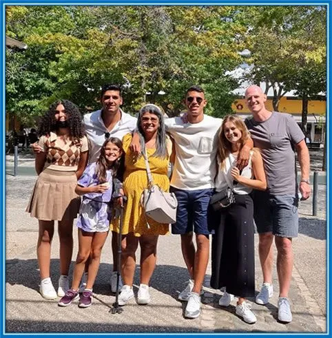 The Nunes Family Always turns up for one of their own. Photo Credit: Instagram, matheusnunes73.