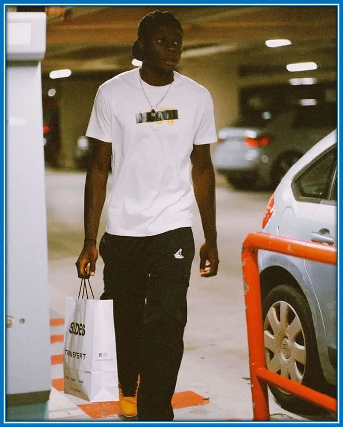 Spotted near a Mini Cooper in 2023, his choice of car echoes the humble choices of players like N'Golo Kant&eacute;, showcasing practicality and understated style.