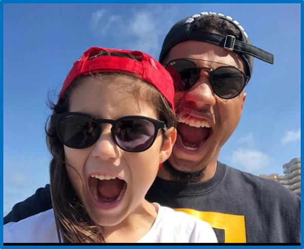 Robert Sanchez and his little sister having fun together. Photo: Instagram, robertsanchez_1