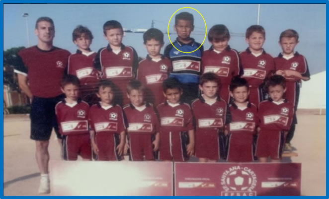 Behold Sanchez with his school team in Santa Ana. Source: Google.