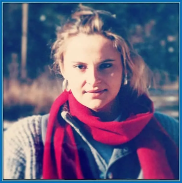 Here is Guglielmo Vicario's Mother, Monica when she was 23 years old. Source: Instagram, guglielmovicario.