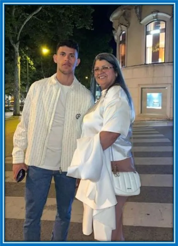 Catia Regina singlehandedly cared for her son and her other kids alone. Source: Instagram, matheusnunes73