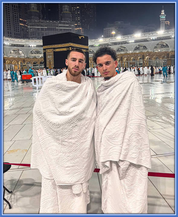 Orkun Kökçü with his childhood friend, Mohamed Taabouni, on their significant pilgrimage to Mecca.