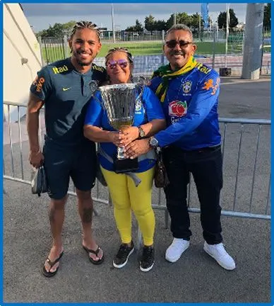 Meet Douglas Luiz's Parents- his mother, Maria and his father, Edmilson Soares as they hold his trophy with him. Image: Netvasco.
