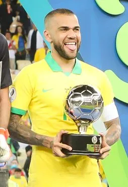 Marquinhos Cetak Rekor 43 Gelar, Lewati Dani Alves sebagai Pesepakbola Brasil Paling Berprestasi