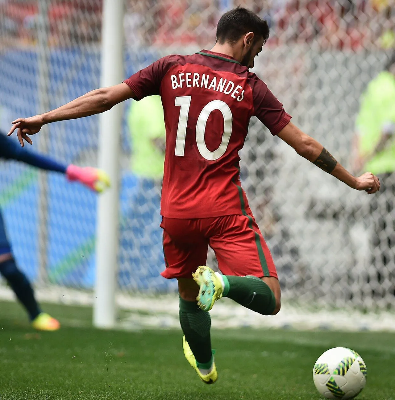 Rayan Cherki en action avec Manchester City en Premier League