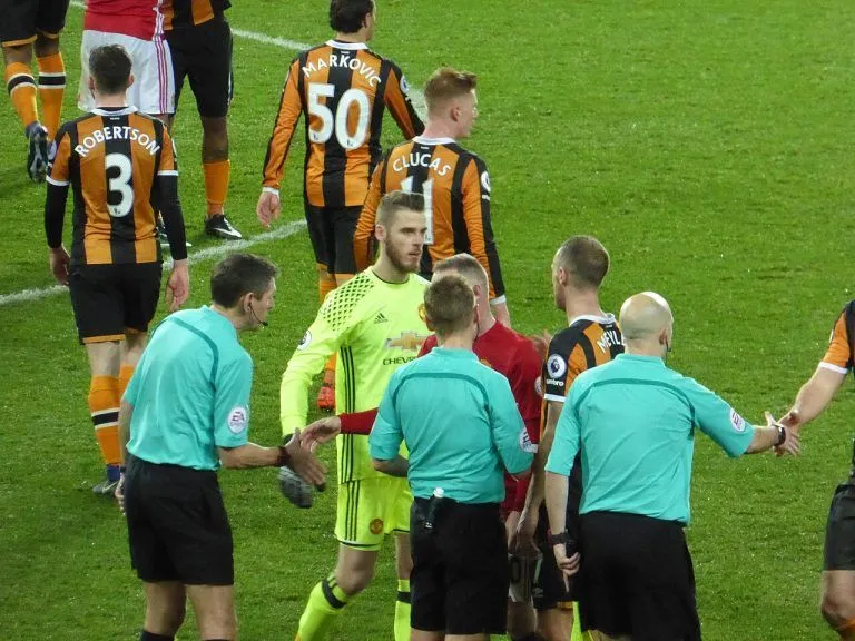 Hull City bat Manchester United 2-0 dès le premier match de Premier League 2026-27