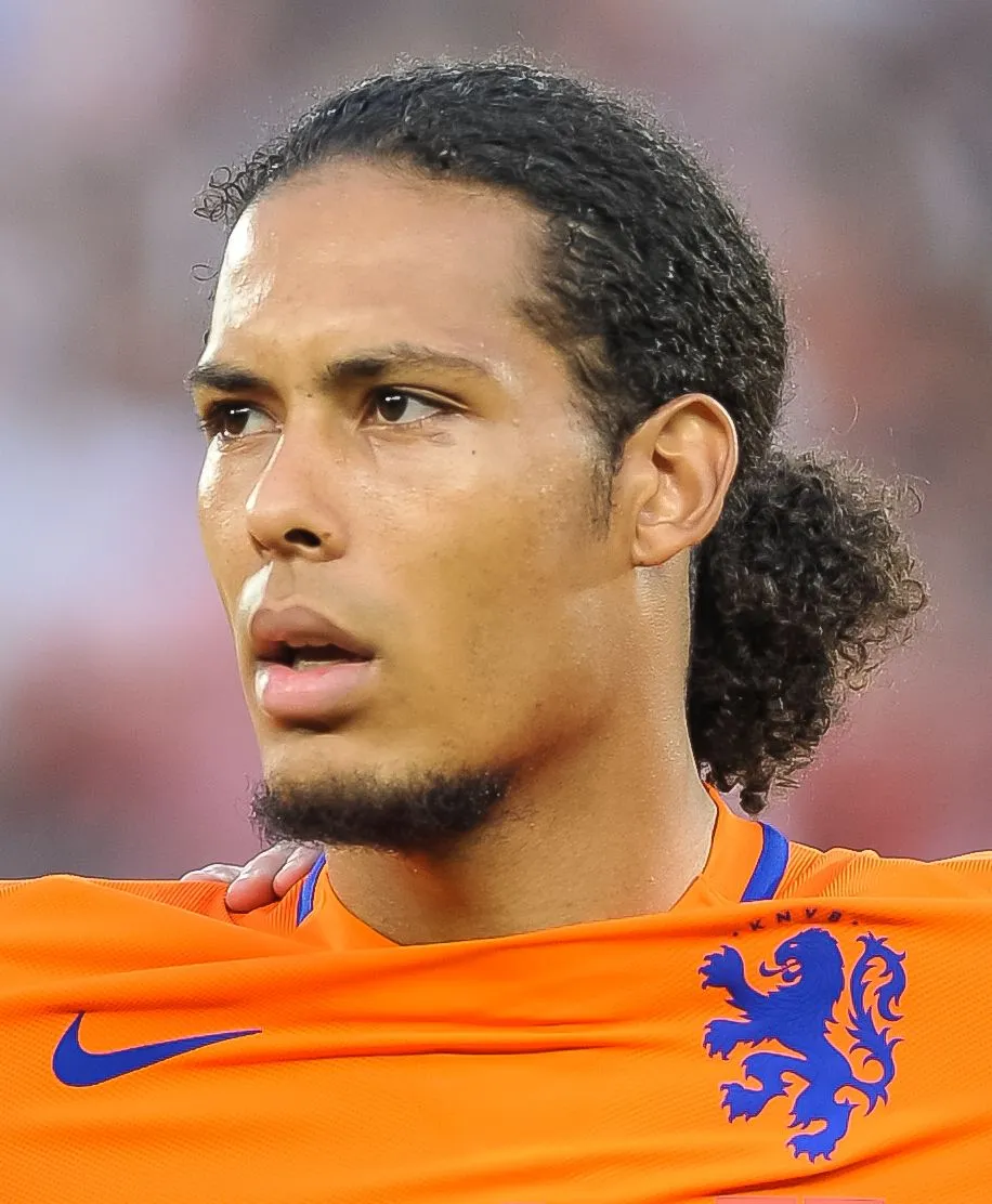 Virgil van Dijk Laat Toekomst bij Oranje Afhangen van Gesprek met Nieuwe Bondscoach Xavi