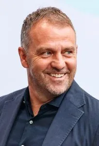 Raphinha Brilha como Falso 9 na Estreia do Barcelona e Flick Pondera Manter Brasileiro como Centroavante em 2026/27