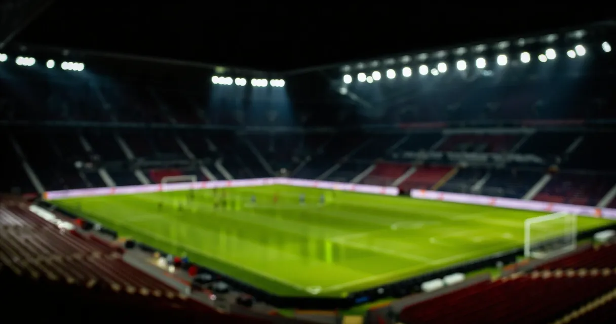 Junger Fußballer mit Rückennummer 10 feiert auf dem Platz