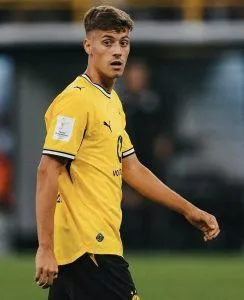 Giannis Konstantelias erleidet Kreuzbandriss-Verdacht beim BVB-Bundesliga-Debüt gegen den HSV