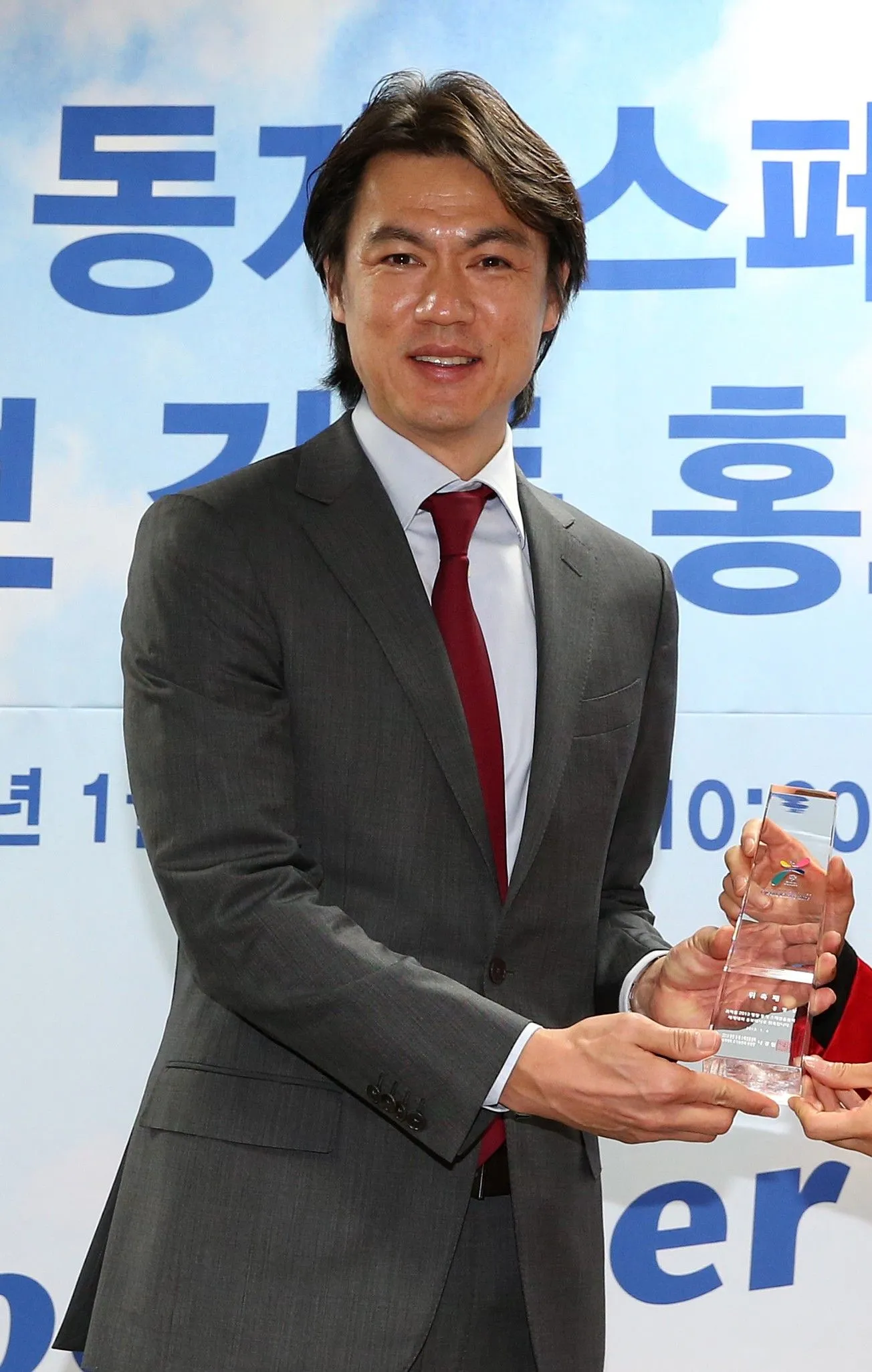 韩国警方扩大对韩足协调查：前副主席金正培及委员尹德烨于8月26日被传唤问询