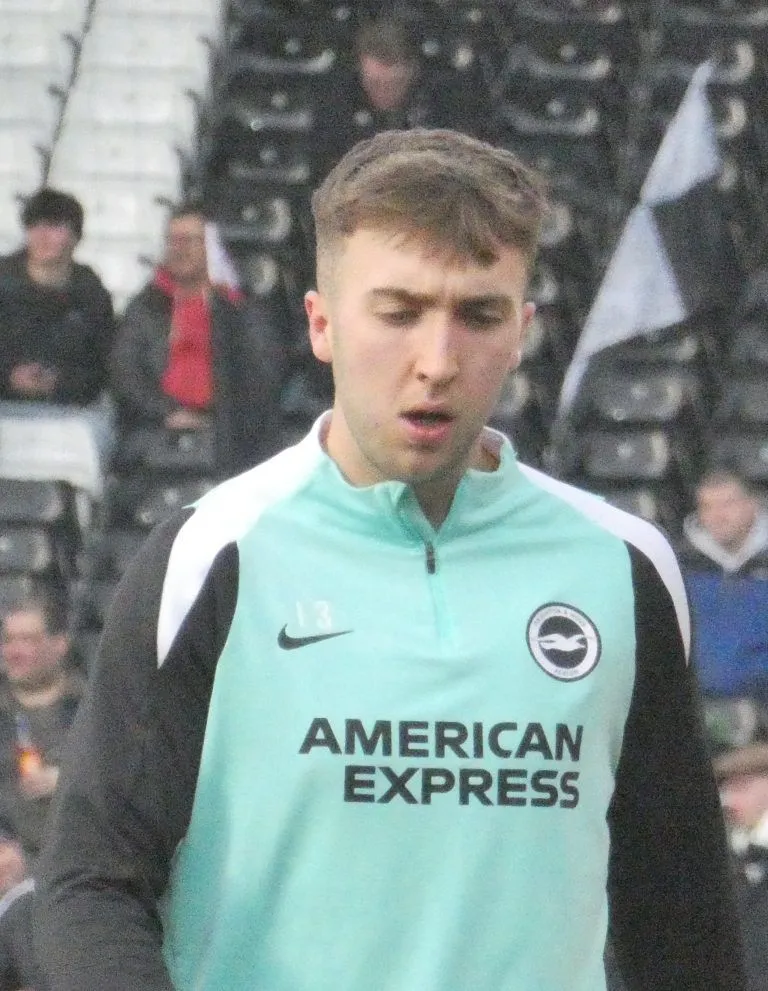 Brighton Hancurkan Aston Villa 4-0: Jack Hinshelwood Cetak Dua Gol dalam Dua Menit di Pembuka Premier League