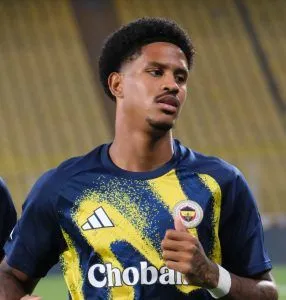 Oosterwolde'nin Roma Transferi Hamstring Yaralanması Nedeniyle İptal Oldu: Fenerbahçe'ye Döndü