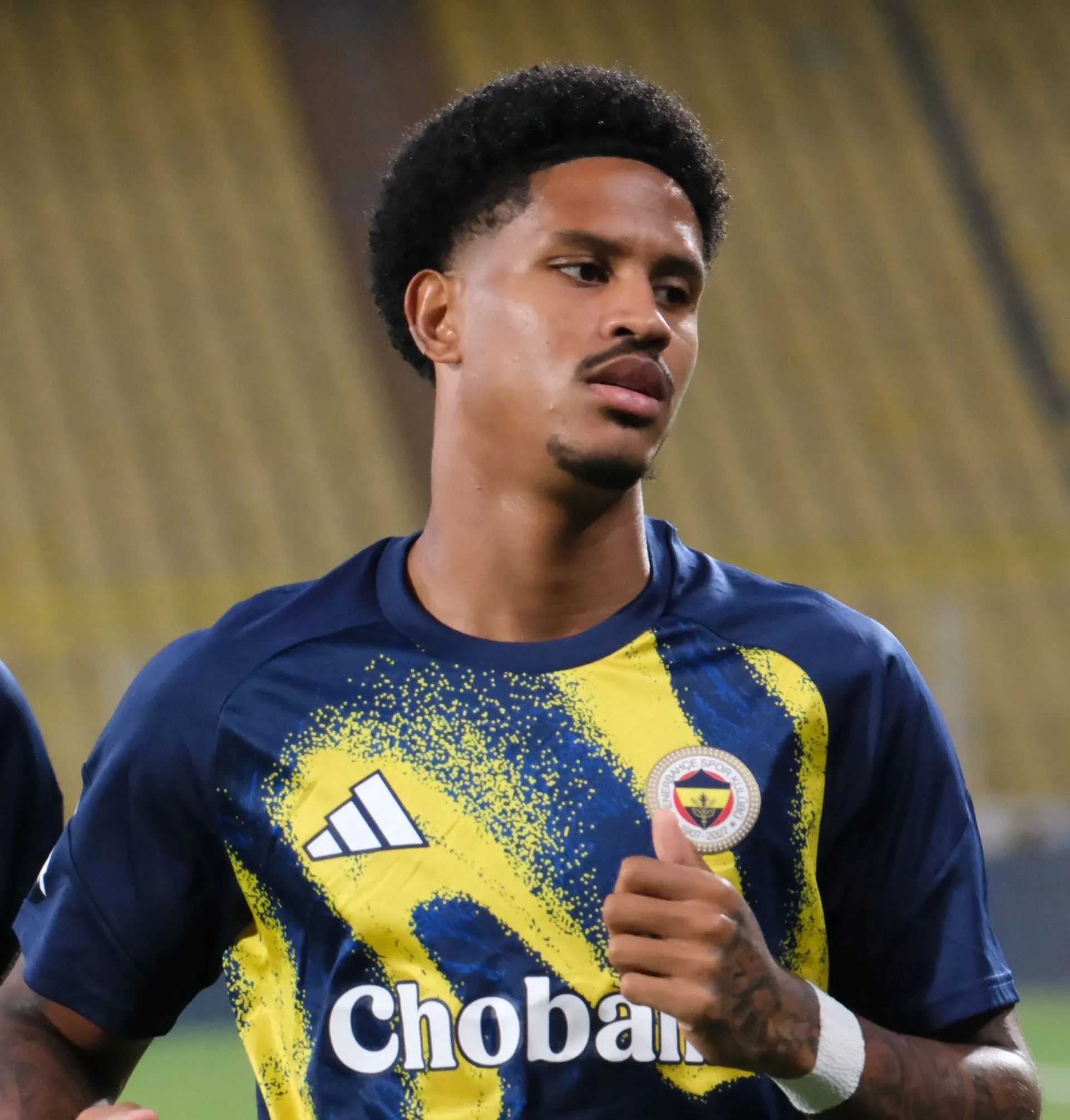 Oosterwolde'nin Roma Transferi Hamstring Yaralanması Nedeniyle İptal Oldu: Fenerbahçe'ye Döndü