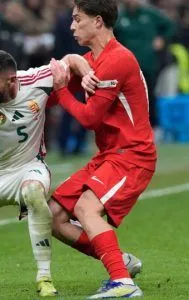 Kenan Yıldız Sol Ayağında Kırık Şüphesi: Juventus'un Yıldızı 2-3 Ay Sahalardan Uzak Kalabilir