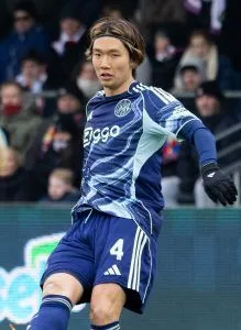Ko Itakura kehrt zu Borussia Mönchengladbach zurück: Gladbach verpflichtet Japans Abwehrchef fest von Ajax für bis zu vier Millionen Euro