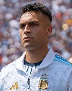 Lautaro Martínez: Il Re dell'Inter Rimane in Nerazzurro Mentre i Blancos Puntano Altrove