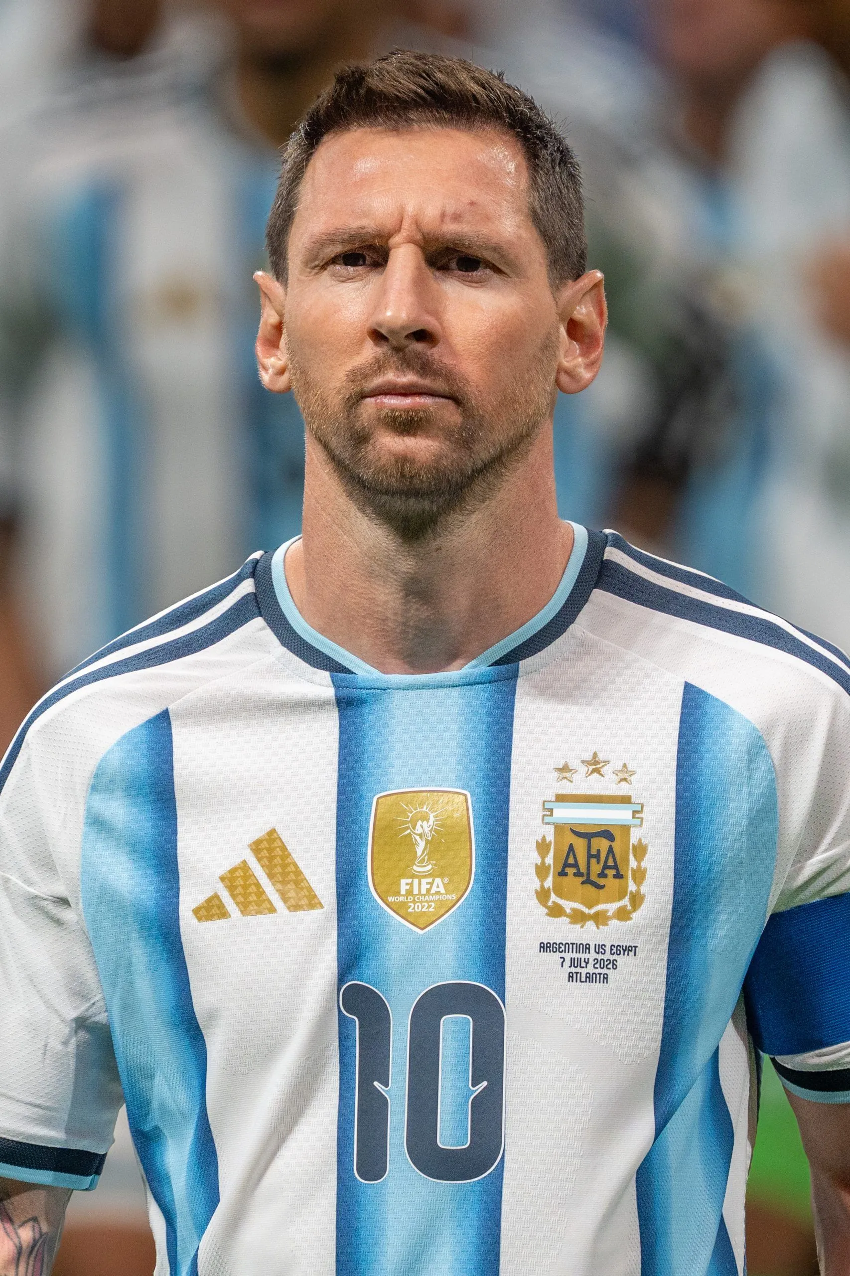 Geëmotioneerde Lionel Messi keert terug op het veld na overlijden vader Jorge